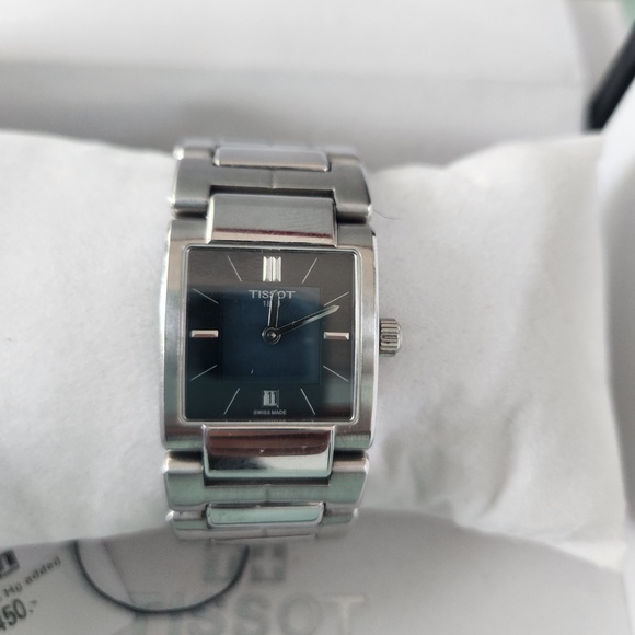 Tissot Women's T02 MOP dial Steel and Leather band, preloved - Picture 7 of 14